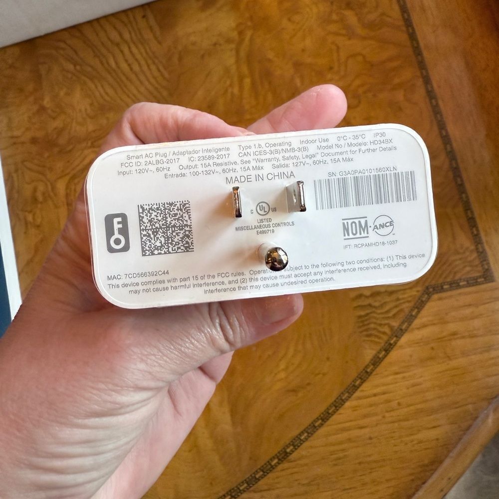 White Smart Plug - Picture 2 of 2